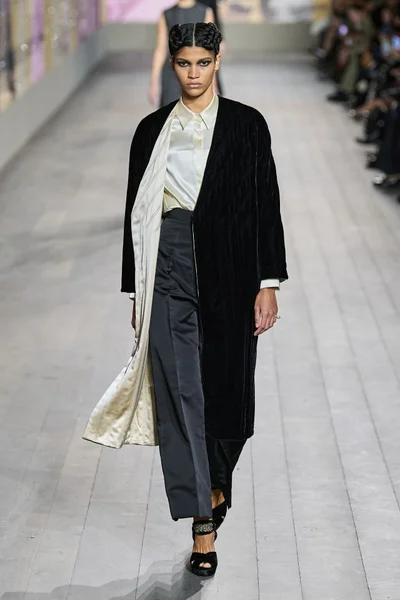 Look 3